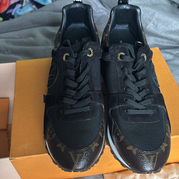 LOUIS VUITTON RUN AWAY SNEAKERS excellent condition . Size 38 1/2 - Picture 13 of 13